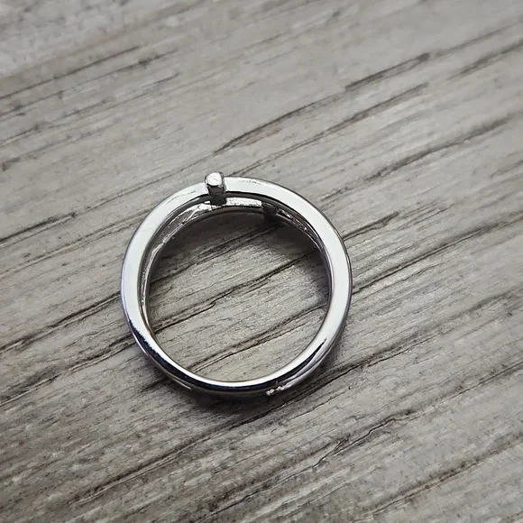 NWT CROSSES SILVER PLATED ZIRCON RING - Picture 5 of 6